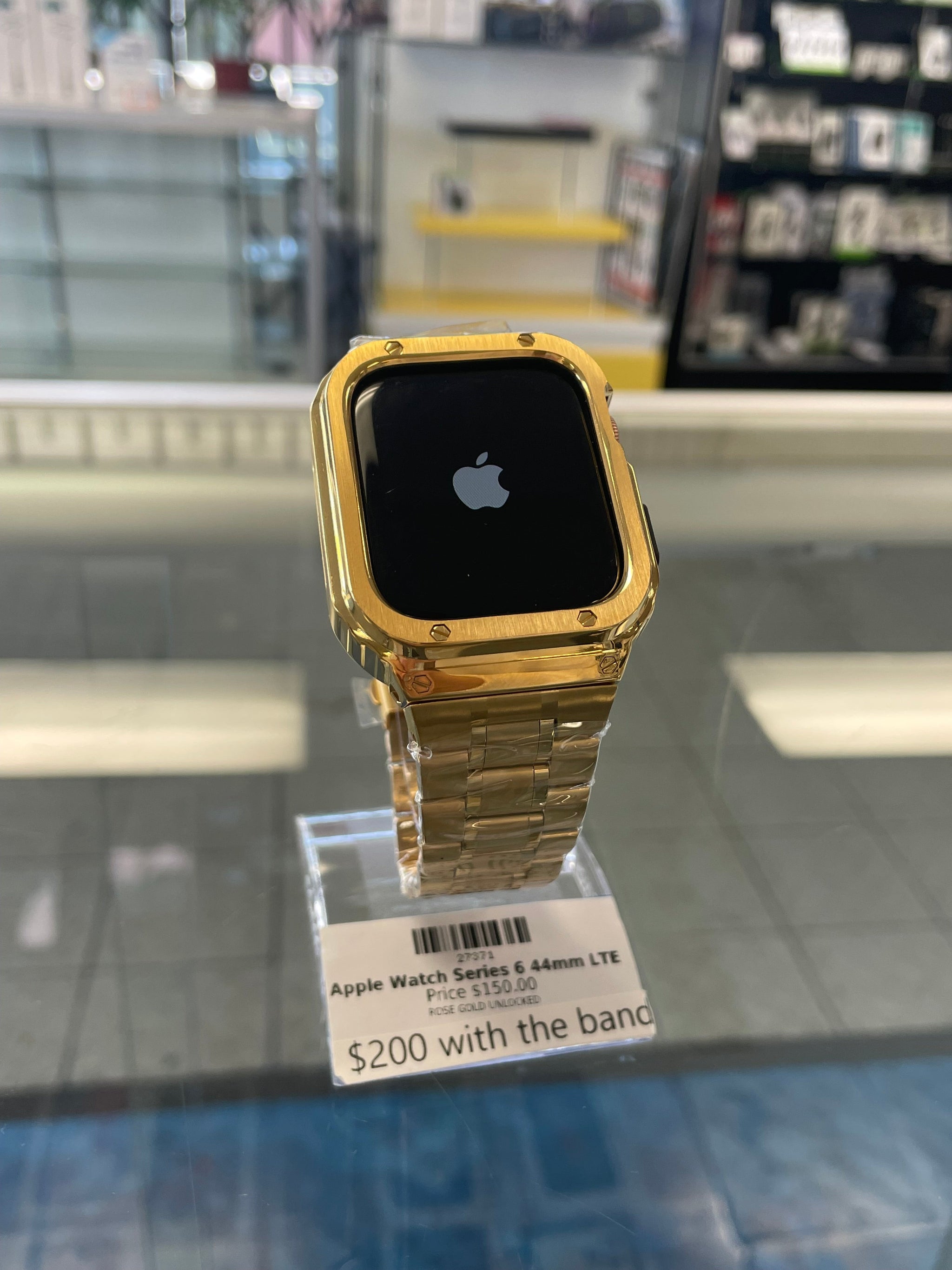 Apple Watch Series 44mm LTE Pre-owned Invisible Armor