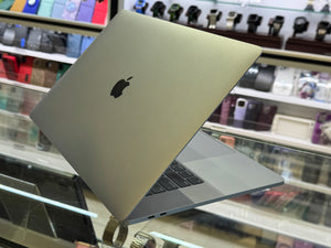 Macbook Pro 15 2019 16GB 512GB Pre-owned