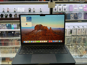 Macbook Air 13 2022 M2 16GB 256GB Pre-owned