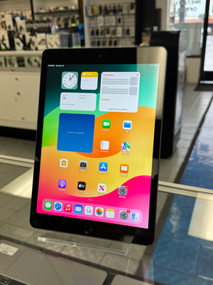 iPad 8th Gen 32GB WiFi Pre-owned