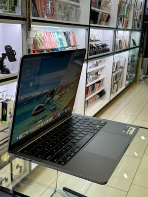 MacBook Air 2022 M2 8GB 256GB Pre-owned