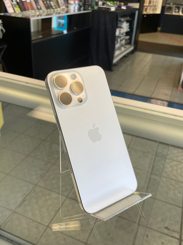 iPhone 15 Pro Max 256GB Unlocked Pre-owned