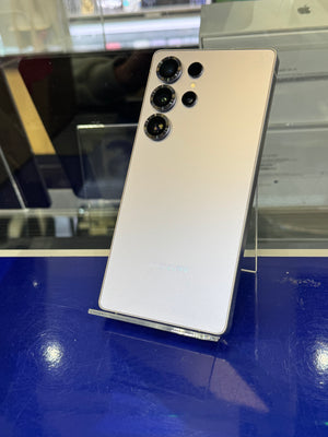 Smartphone with camera module on a reflective surface