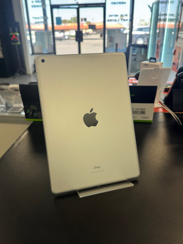 iPad 8th Gen 32GB WiFi Pre-owned