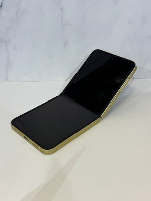 Samsung Z Flip6 256GB Unlocked Pre-owned
