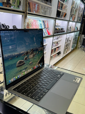MacBook Air 2022 M2 8GB 256GB Pre-owned