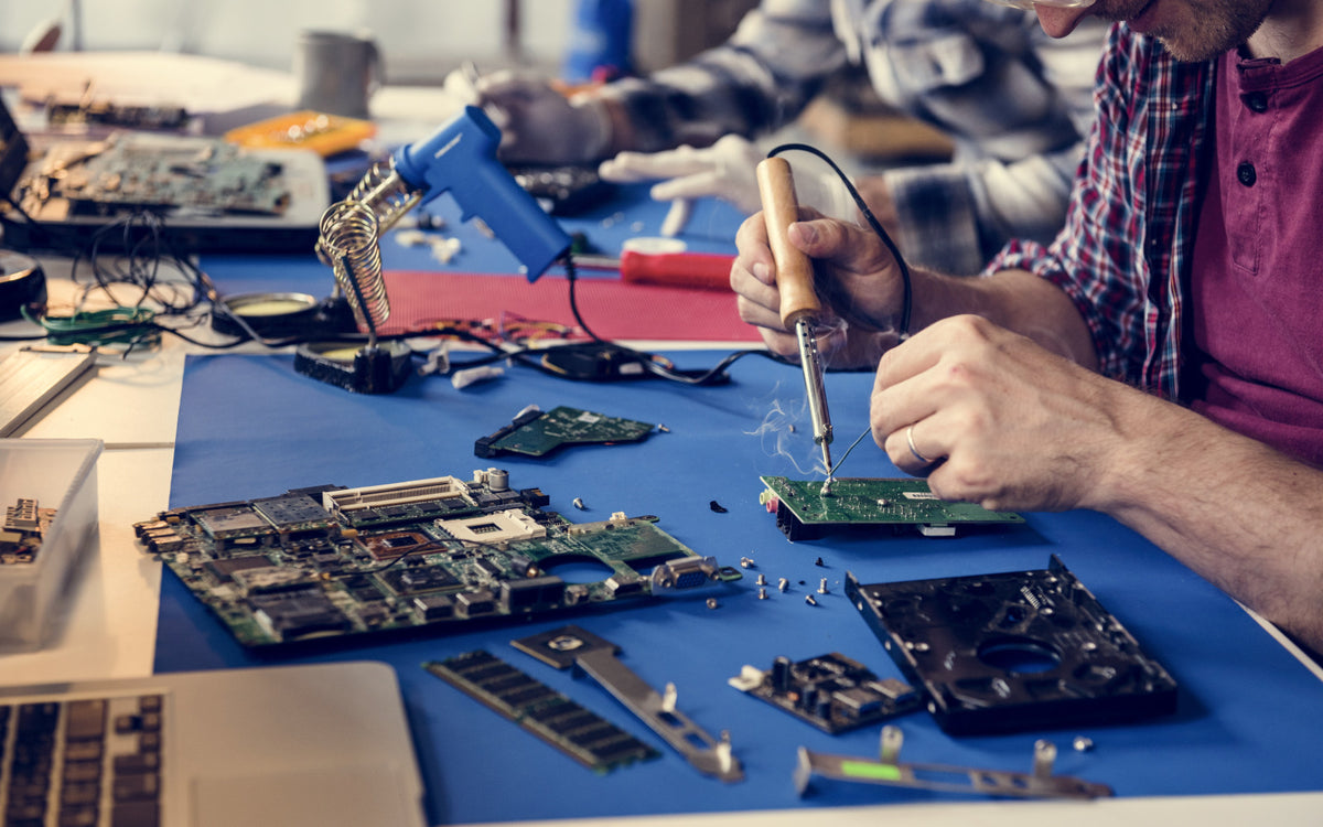 Ali Reparing iPhone Repair Orange County | Tablet Repair - Invisible Armor